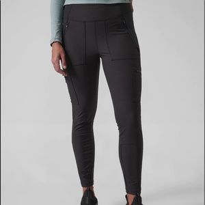 Athleta Headlands Hybrid Cargo Tight, EUC, 6P, Black